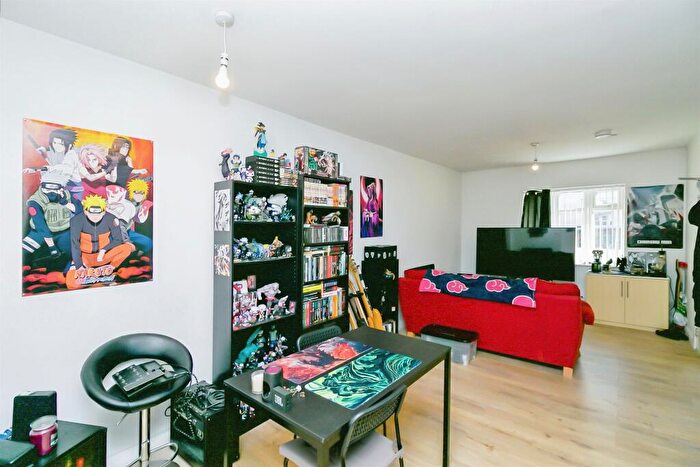 1 Bedroom Flat For Sale In Glebe Street, Penarth, CF64