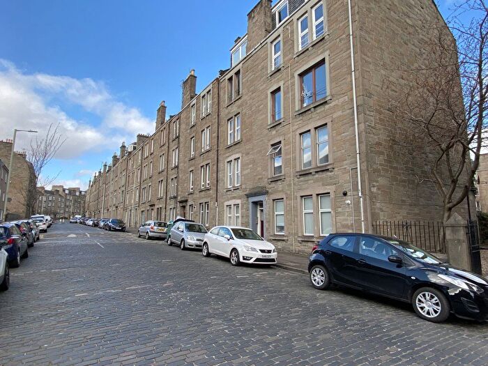 2 Bedroom Flat To Rent In Morgan Street, Dundee, DD4