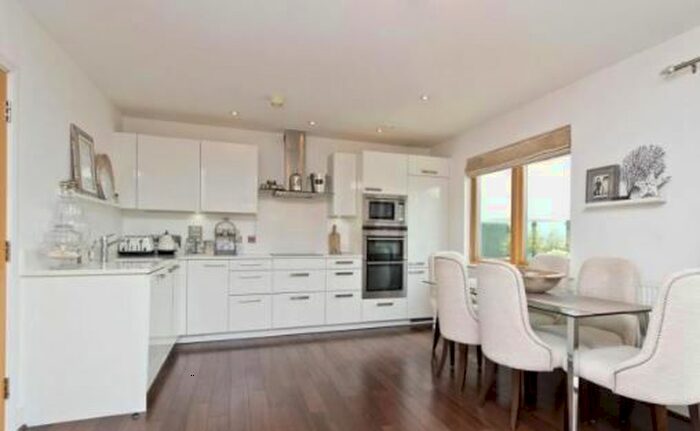 2 Bedroom Flat To Rent In Holford Way, London, SW15