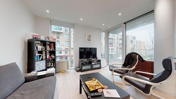 2 Bedroom Flat To Rent In The Parkhouse, Kayani Avenue, N4