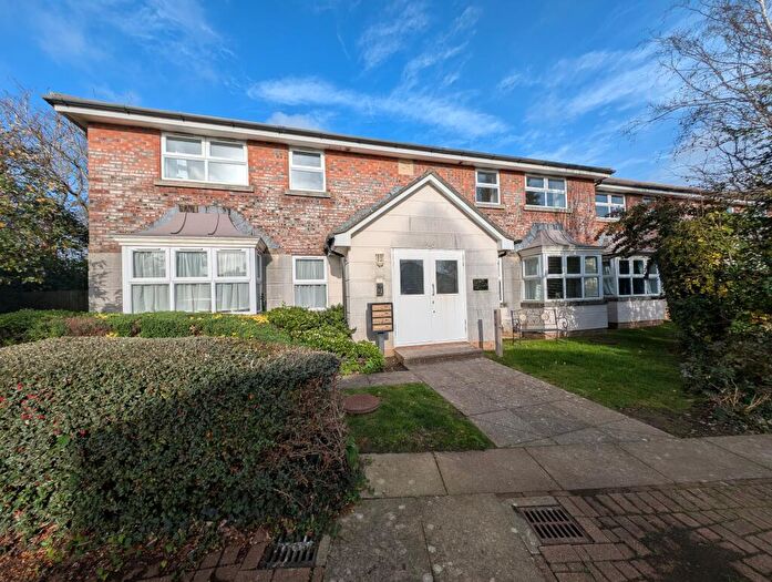 2 Bedroom Flat To Rent In Chichester, PO19