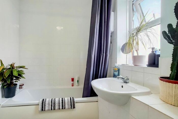 1 Bedroom Flat To Rent In Glaisher Street, Deptford, London, SE8