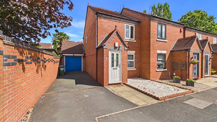 2 Bedroom Semi-Detached House For Sale In Woodhouse Way, Cradley Heath, West Midlands, B64