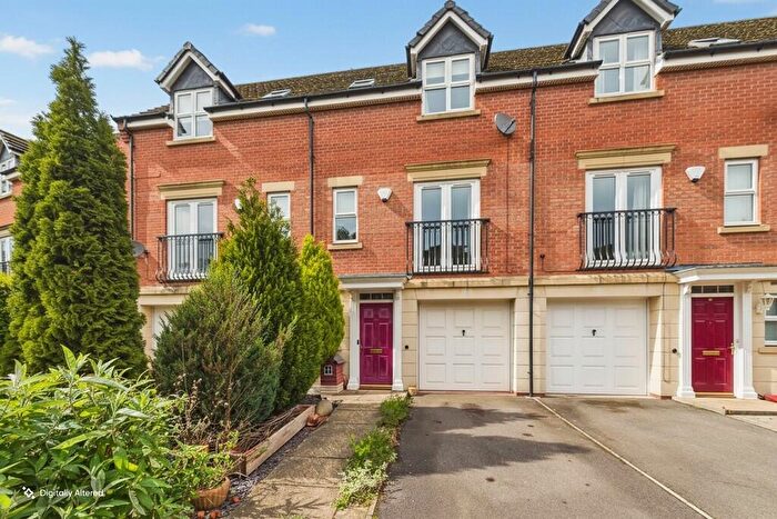 3 Bedroom Town House For Sale In Clumber Close, Loughborough, LE11