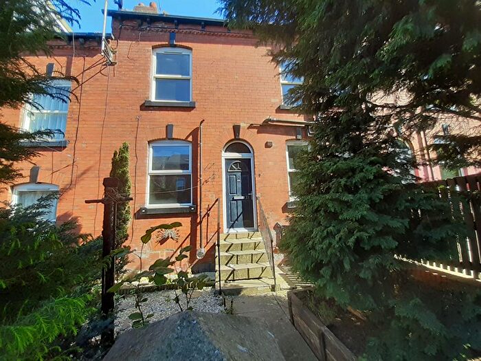 1 Bedroom Terraced House For Sale In Barton Terrace, Leeds, LS11