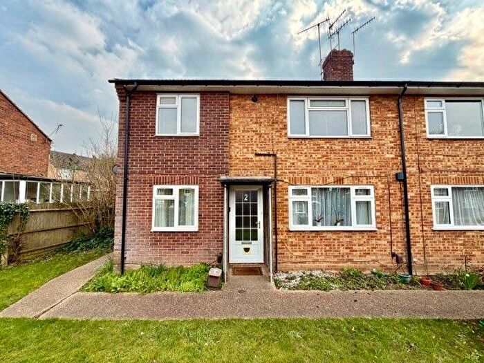 3 Bedroom Flat For Sale In Dorchester Court, Chalk Hill, Watford, WD19