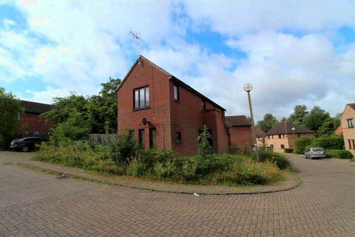 1 Bedroom Maisonette To Rent In Robertson Close, Shenley Church End, Milton Keynes, MK5