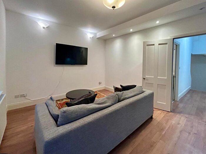 2 Bedroom Flat To Rent In Camden High Street, NW1