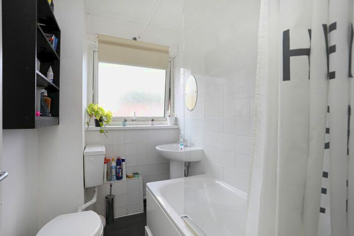 2 Bedroom Flat To Rent In Alfred Street, London, E3