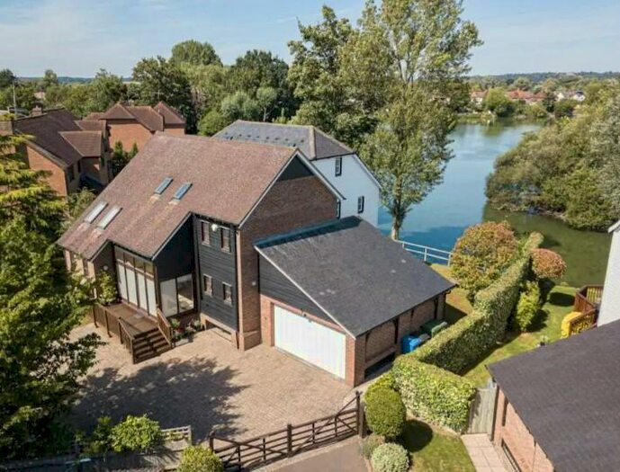 4 Bedroom Detached House To Rent In Ray Meadow, Maidenhead, SL6