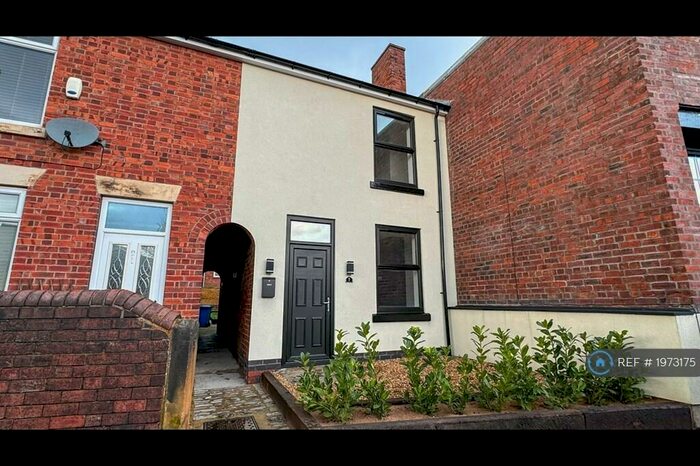 3 Bedroom Terraced House To Rent In Catherine Street, Chesterfield, S40