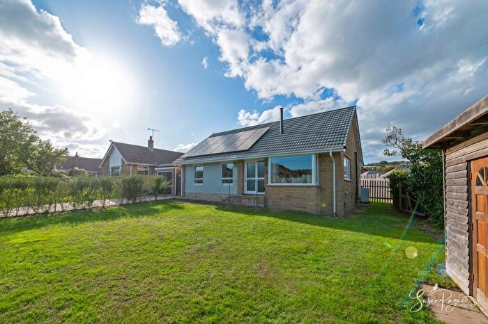 3 Bedroom Detached Bungalow For Sale In Chatfield Road, Niton, PO38