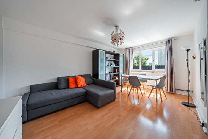 2 Bedroom Apartment For Sale In Shiraj Tower, Whitechapel, E1