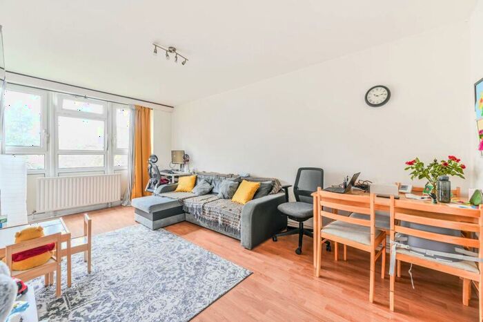 1 Bedroom Flat To Rent In Rosenau Road, Battersea Park, London, SW11