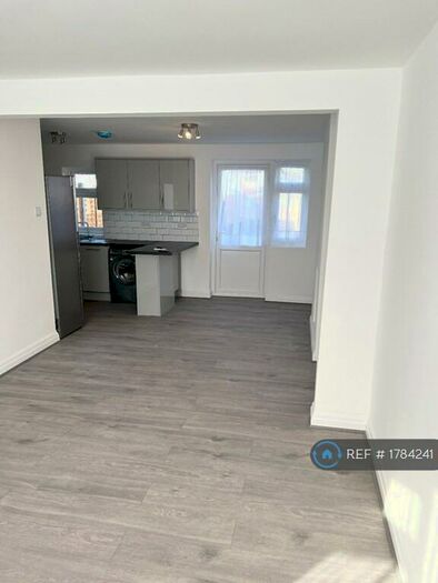 3 Bedroom Terraced House To Rent In Lancaster Drive, Hornchurch, RM12