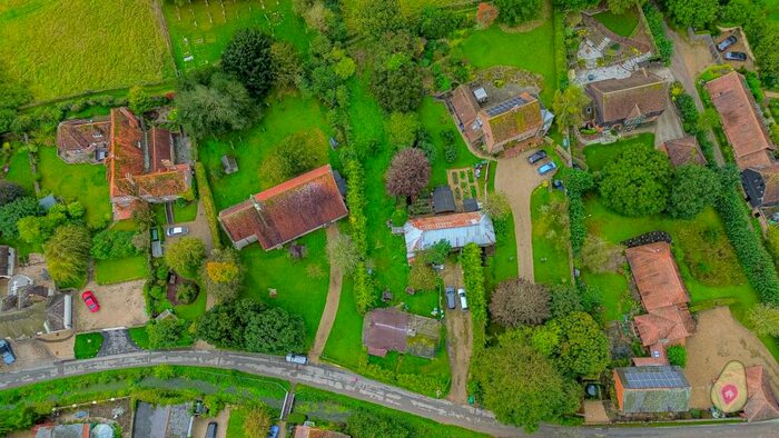3 Bedroom Cottage For Sale In Fairchild Cottage, Eastbury, RG17