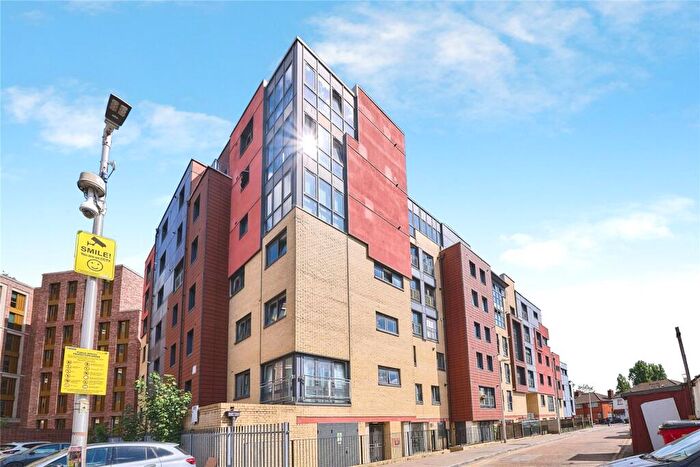 1 Bedroom Flat To Rent In Bramley Crescent, Ilford, IG2