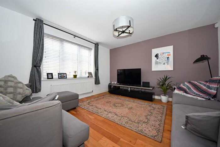 3 Bedroom Detached House For Sale In Cozens Street, Wellesbourne, Warwick, CV35