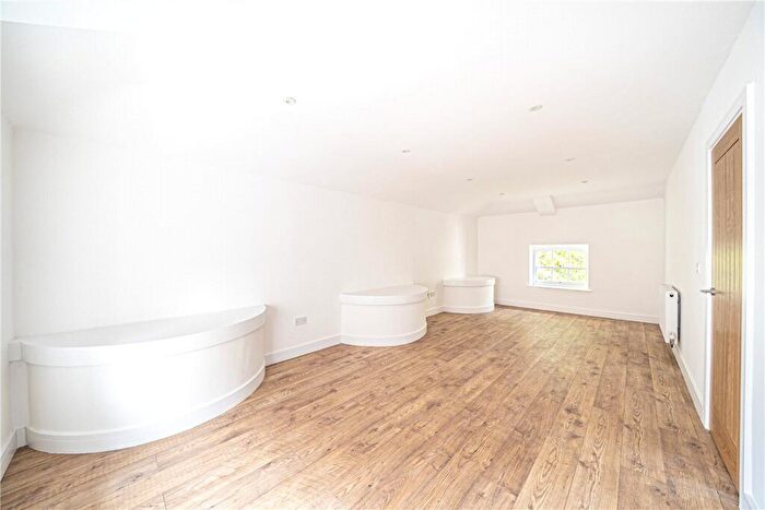 2 Bedroom Apartment To Rent In Westgate Chambers, Staple Gardens, Winchester, Hampshire, SO23