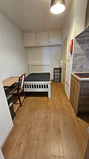 Studio To Rent In Crawley Road, Luton, LU1