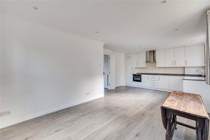2 Bedroom Flat To Rent In Brompton Park Crescent, London, SW6