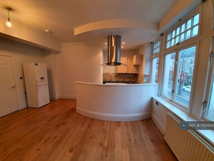 2 Bedroom Flat To Rent In Mare Street, London, E8