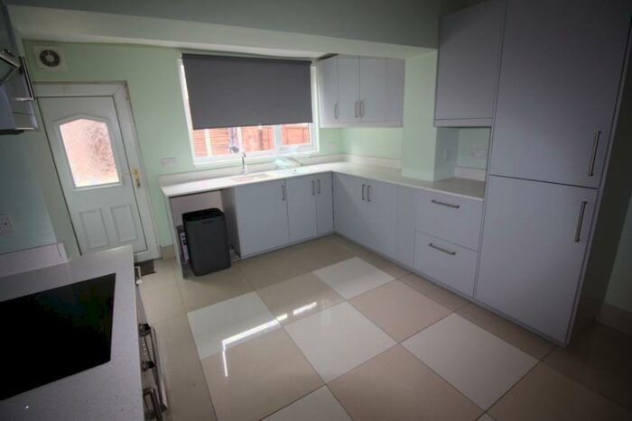 3 Bedroom House To Rent In Foster Street, Stairfoot, S70