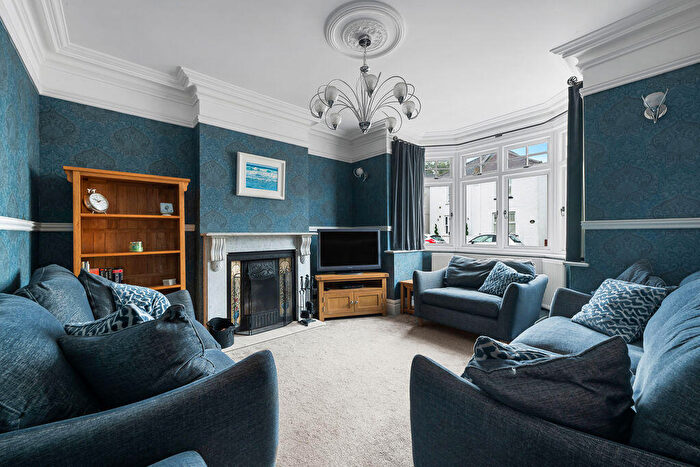 3 Bedroom Detached House For Sale In Johnson Road, Bromley, BR2