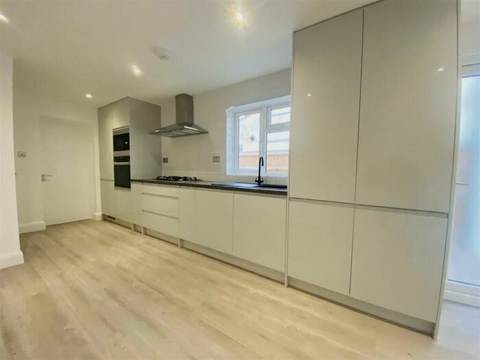 5 Bedroom Terraced House To Rent In Cobden Road, London, SE25