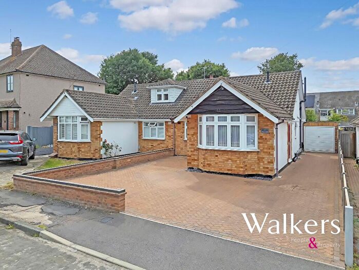 3 Bedroom Semi-Detached Bungalow For Sale In Wick Glen, Billericay, CM12