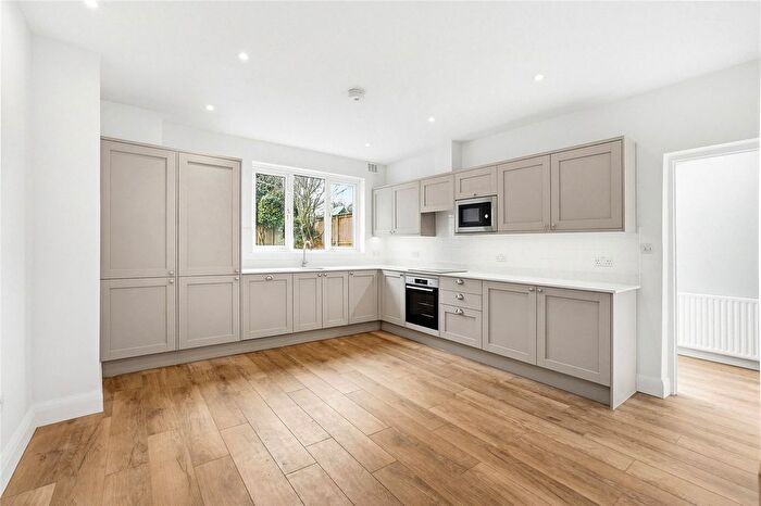 4 Bedroom Property To Rent In Wendell Road, London, W12