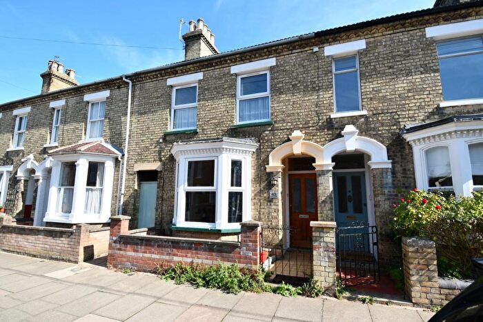 3 Bedroom Terraced House For Sale In Bower Street, Bedford, MK40