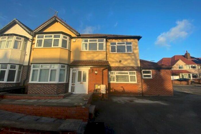 5 Bedroom Property To Rent In Aigburth Road, Liverpool, L19