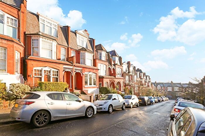 3 Bedroom Flat For Sale In Hillfield Park, London, N10