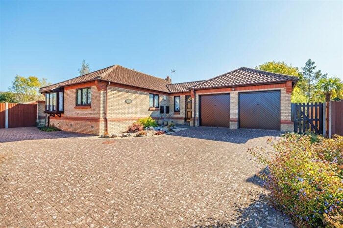 3 Bedroom Detached Bungalow For Sale In Barley Meadow, Halesworth, IP19
