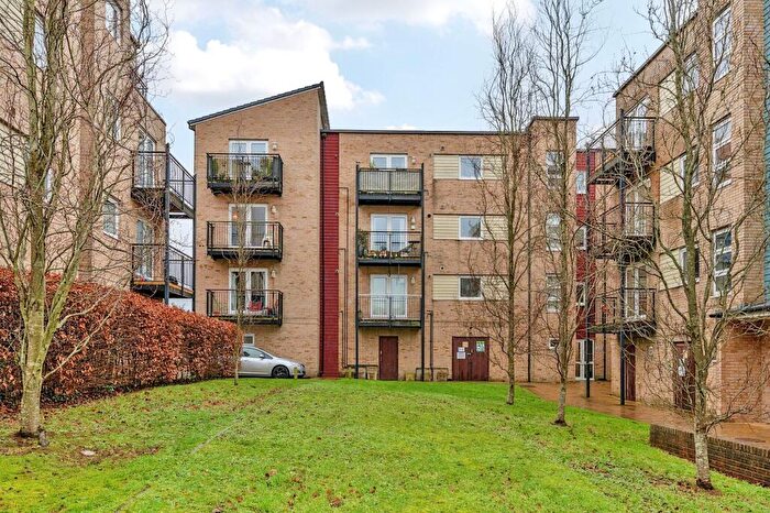 2 Bedroom Flat For Sale In Hut Farm Place, Chandler's Ford, SO53