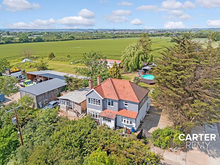 4 Bedroom Detached House For Sale In Arterial Road, Wickford, SS12