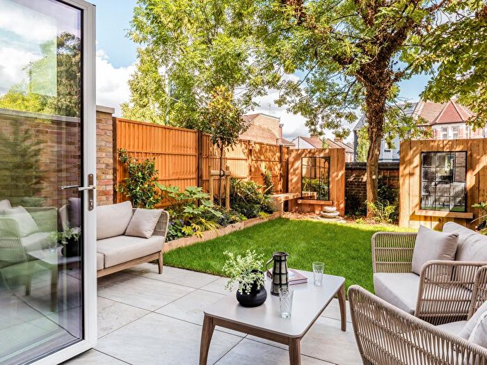 4 Bedroom Town House For Sale In St Ann's Road, London, N15