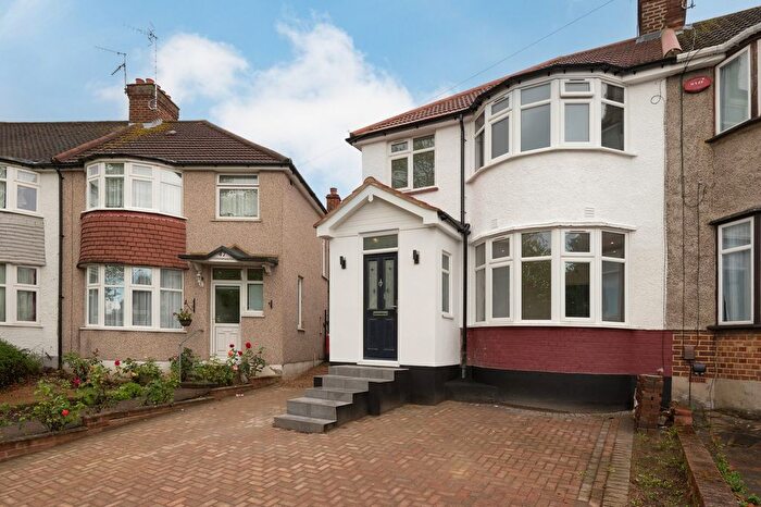 3 Bedroom Flat To Rent In Hillside Crescent, Harrow, HA2