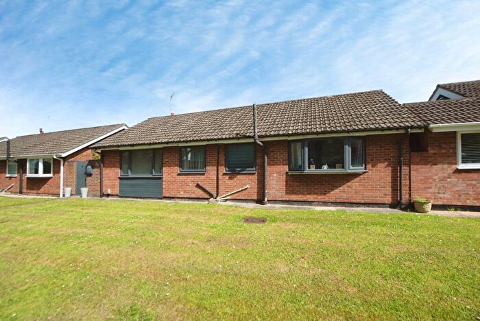 3 Bedroom Bungalow For Sale In Beaulieu Place, Gosport, Hampshire, PO13