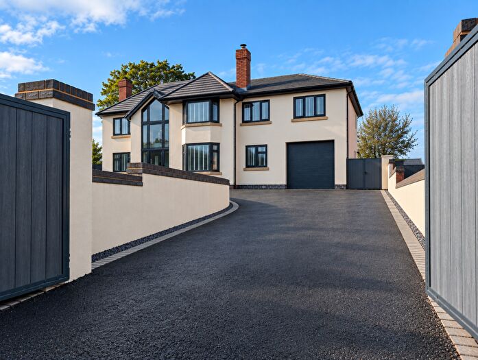 4 Bedroom Detached House For Sale In Holywell Road, Flint, CH6
