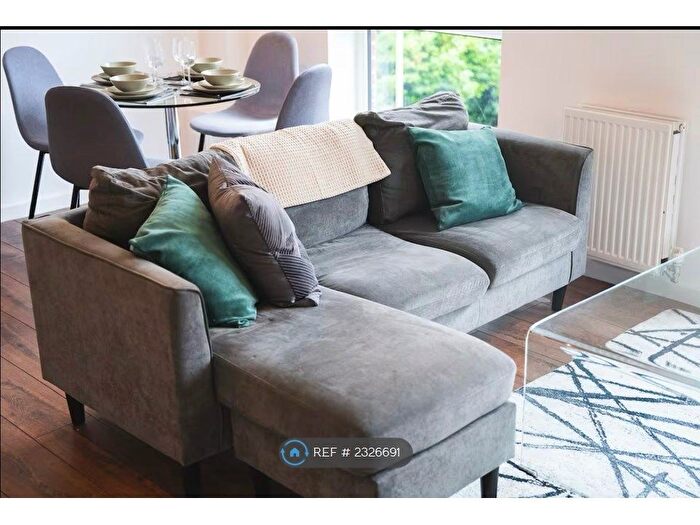 2 Bedroom Flat To Rent In Knightsbridge Court, Salford, M3