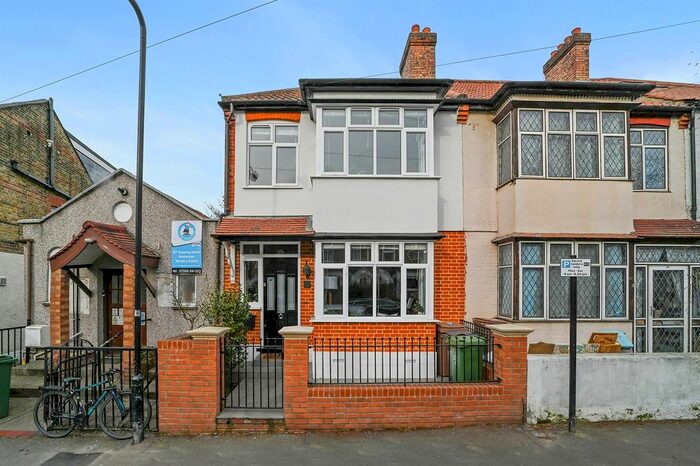 3 Bedroom End Of Terrace House To Rent In Coleridge Road, Walthamstow, London E17