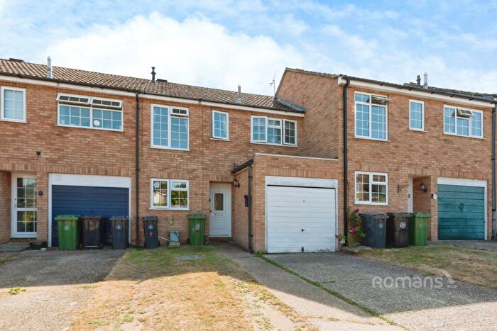 3 Bedroom House To Rent In Stamford Avenue, Frimley, Camberley, GU16