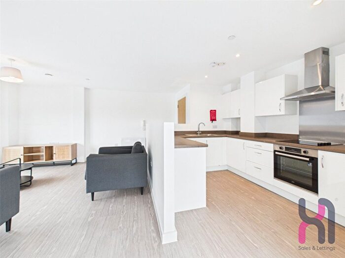 3 Bedroom Flat To Rent In The Landmark, Oldfield Road, Salford, M5