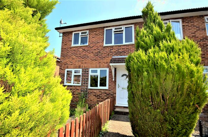 1 Bedroom End Of Terrace House To Rent In Alton Court, Staines-Upon-Thames, TW18