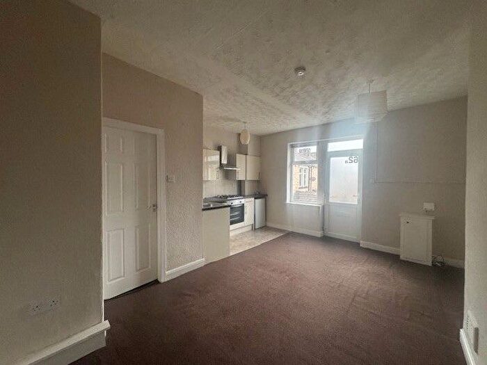 1 Bedroom Flat To Rent In Lyndhurst Road, Burnley, BB10