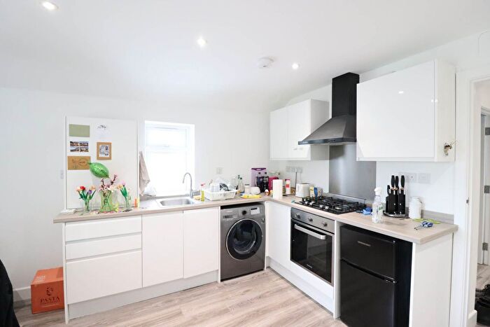 1 Bedroom Flat To Rent In Totteridge Road, High Wycombe, HP13