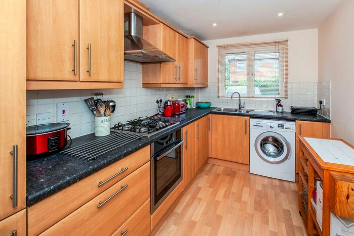 2 Bedroom Flat To Rent In Powney Road, Maidenhead, SL6