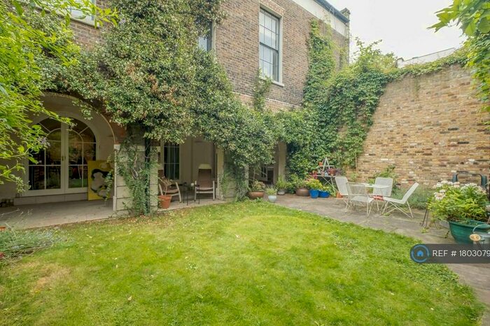 3 Bedroom Flat To Rent In Grove Lane, London, SE5